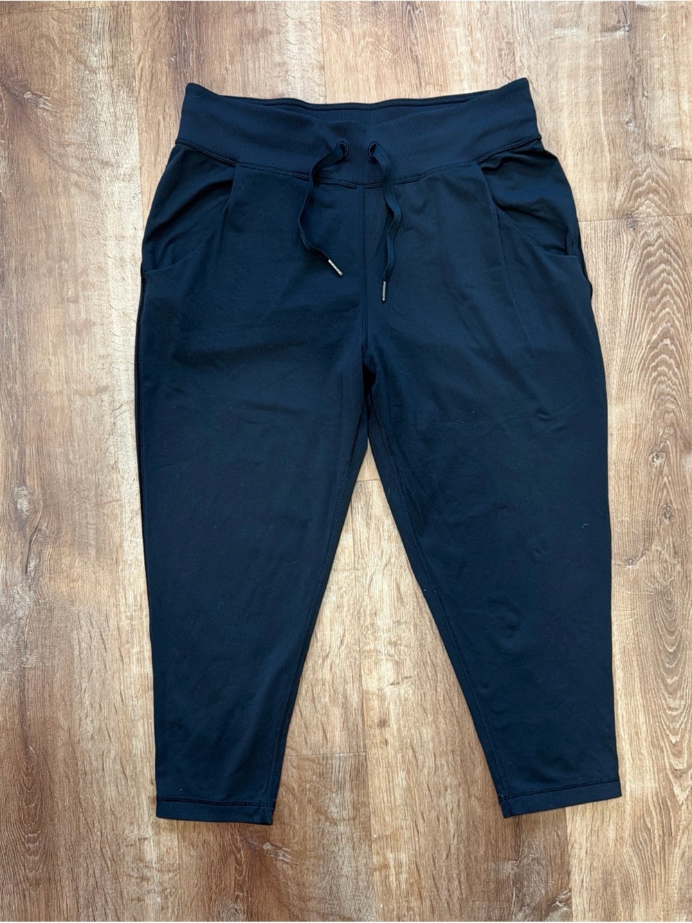 lululemon Free Fall Crop Jogger Pant Womens 8 Black Yoga Gym Travel Pockets